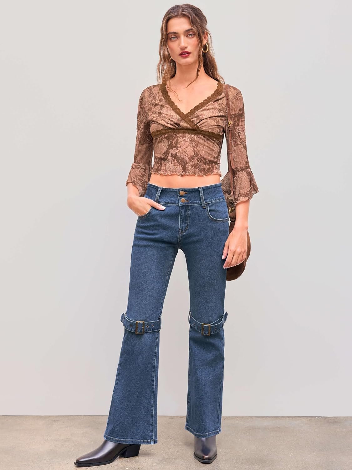 Knit V-Neck Graphic Middle Sleeve Crop Top - Image 3