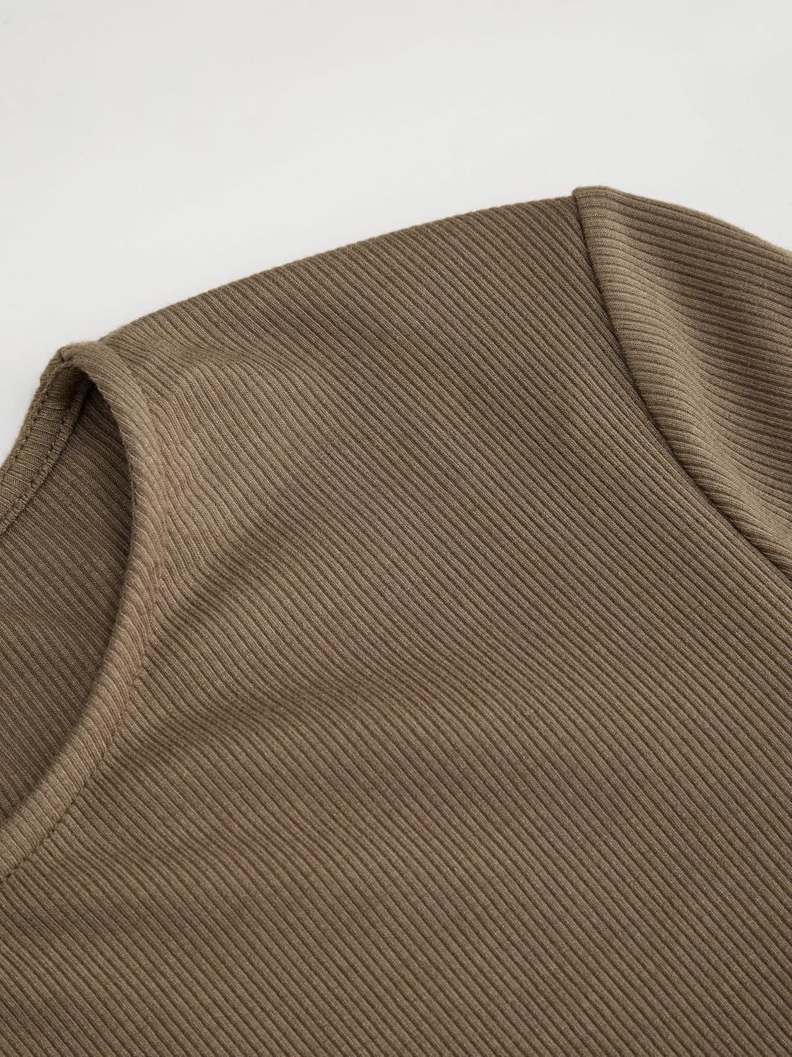 Women's Long Sleeve Tops Button Going Out Tops Trendy Split Hem Solid Shirts Casual Fall Outfits - Image 3